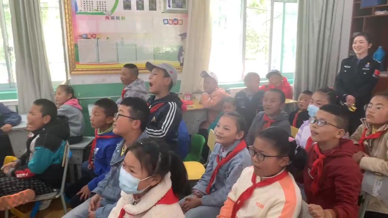 圖為民族團(tuán)結(jié)進(jìn)步授課現(xiàn)場(chǎng)。郭賽賽攝.jpg