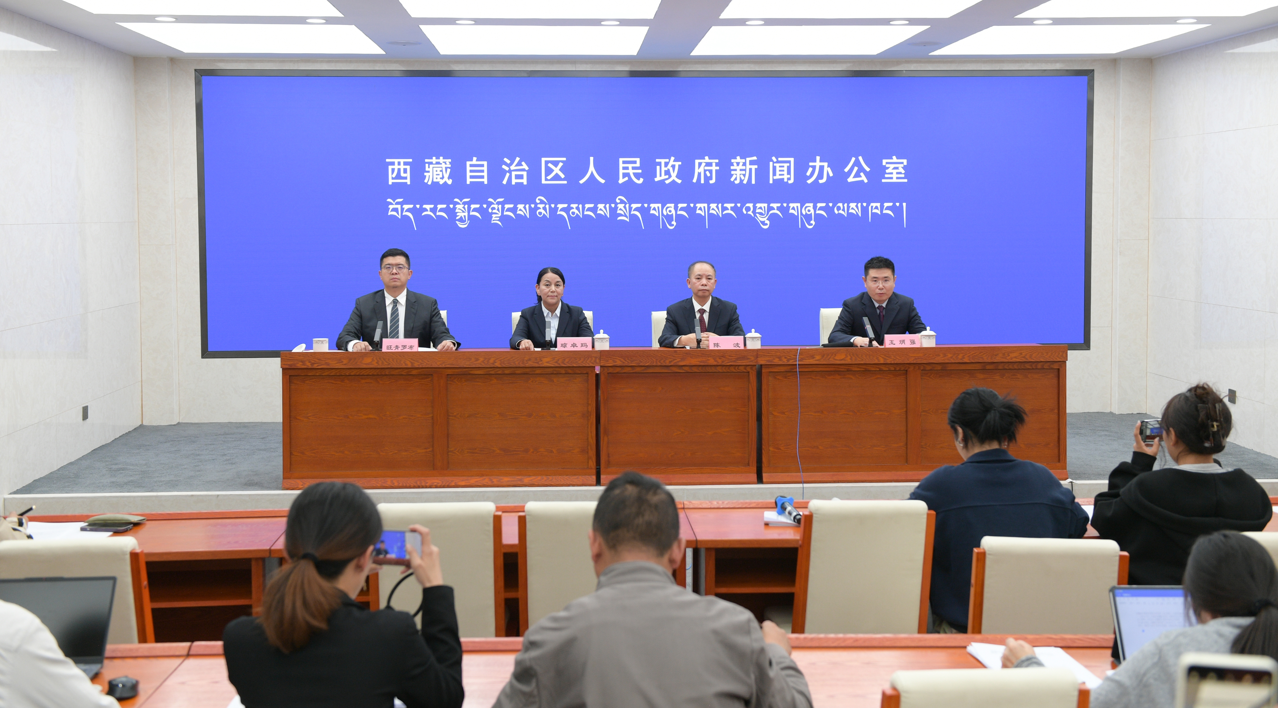 新聞發(fā)布會(huì)現(xiàn)場.jpg